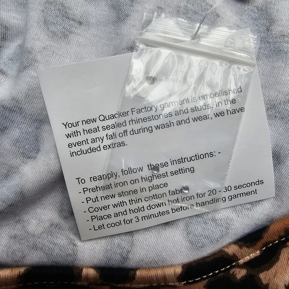 NWT Quacker Factory Leopard Print Top With Rhinestone Pocket, Long Sleeves, 2X - Picture 8 of 13